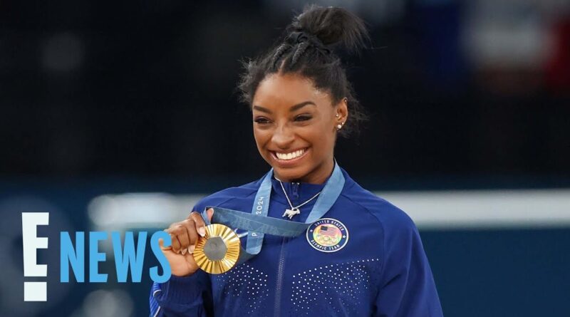 Simone Biles with a gold medal in Paris