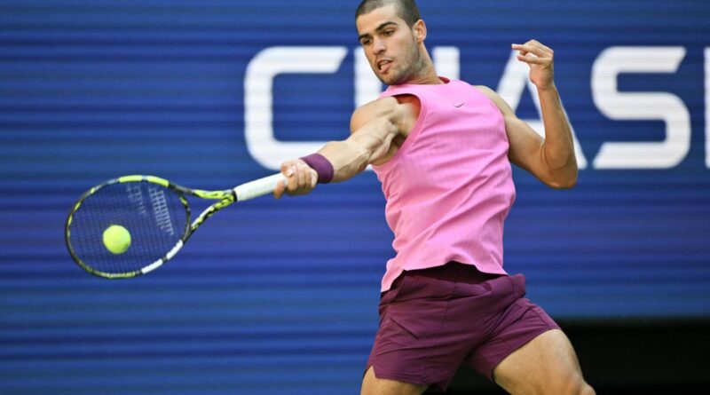 Alcaraz defeats Rinderknek
