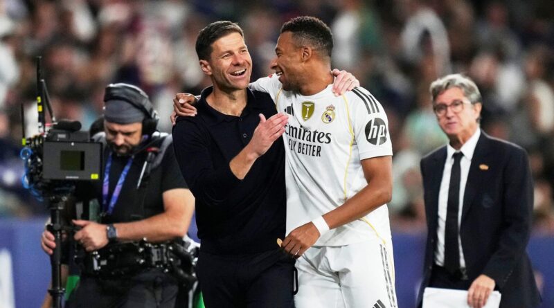 Kiliam Mbape se sboguva s Shabi Alonso